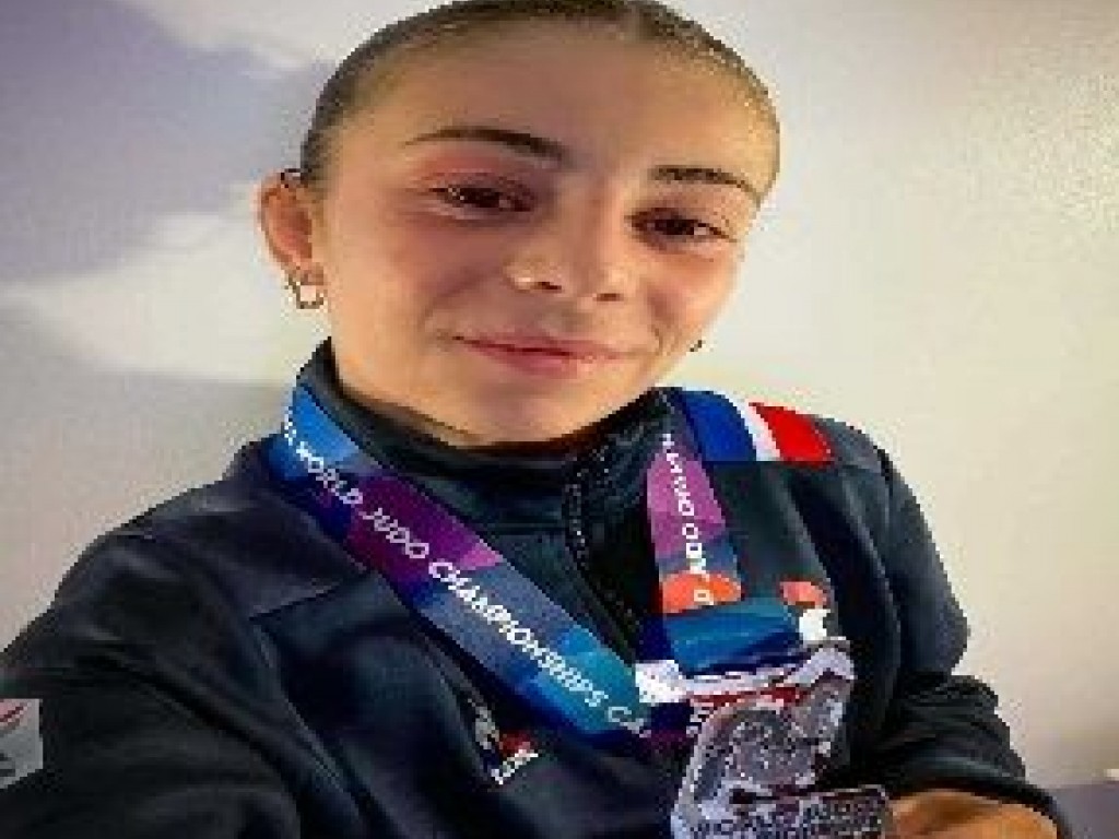 Image de l'actu 'Bravo à Mathilde AUREL Licencié au Judo LONS Pour cette belle médaille d’argent lors des championnats du Monde Cadettes en -40kg'