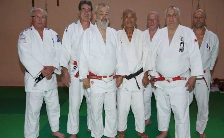 Le Comité de Judo des Pyrénées Atlantiques, son Comité Direction et tous ses licenciés, ont une énorme pensée émue pour la famille de Claude DUBOS, ancien Président et actuel Président d’honneur de la Ligue Nouvelle Aquitaine Judo Jujitsu